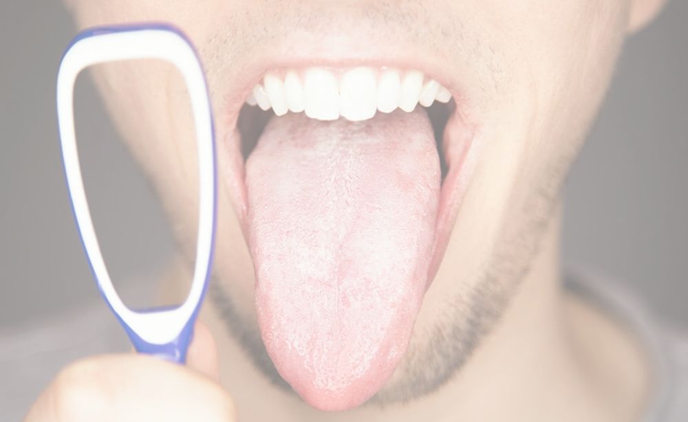 Cómo limpiar la lengua limpiador lingual uso diario